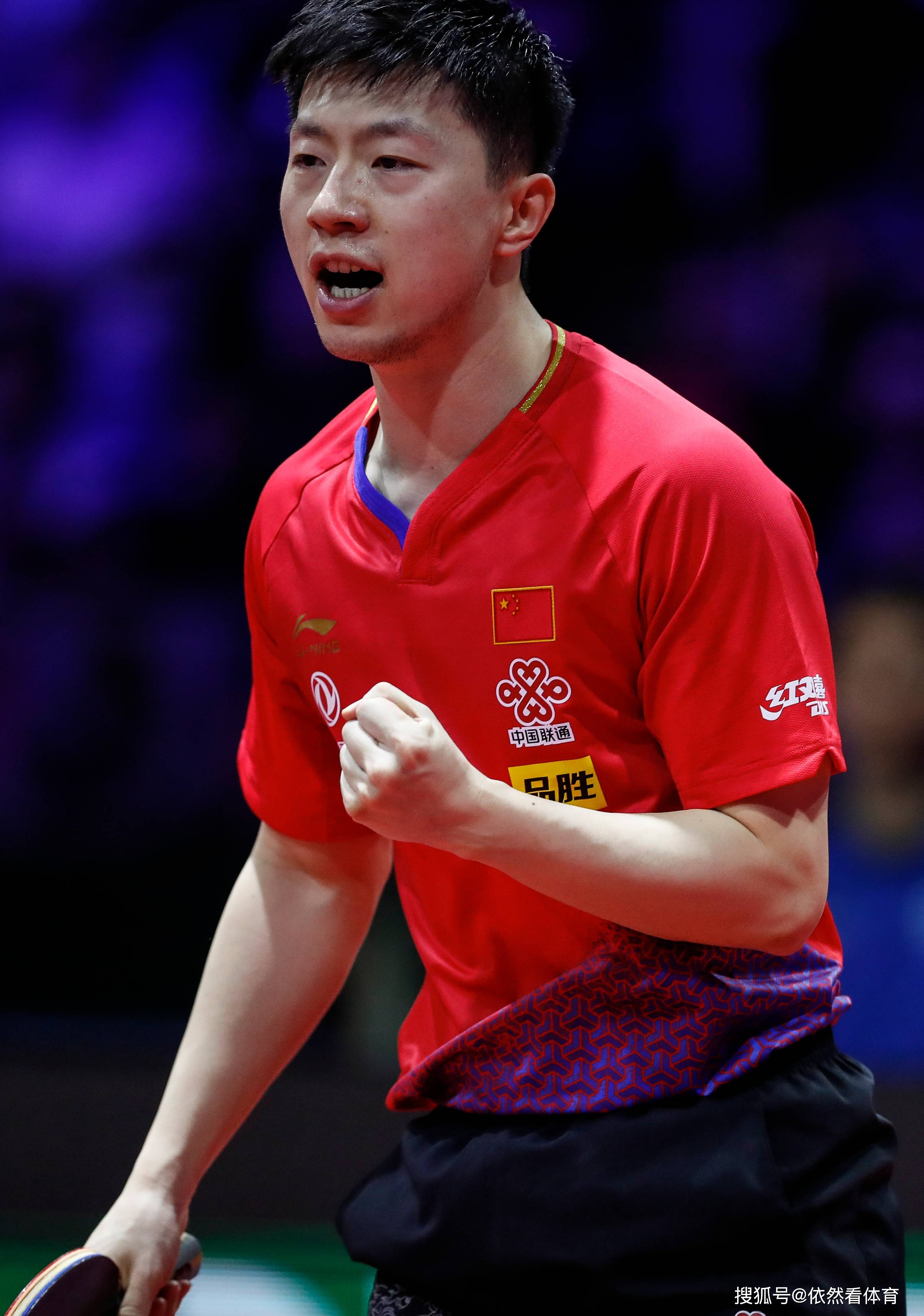 观众屏住呼 观众屏住呼