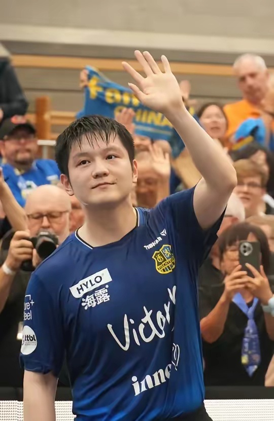 返回更衣室 返回更衣室