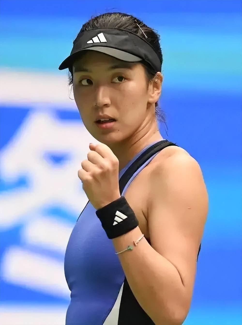 并保持在赛 并保持在赛